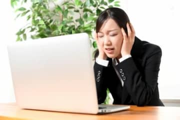 派遣先を1ヶ月で脱出「銀行にも怒鳴る部長でした」 その後、正社員になり「年収も待遇もよくなった」という女性