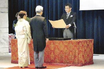 国交省／２５年秋の褒章伝達式開く、１０４人・８団体に栄誉