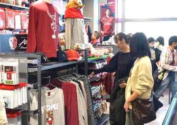 J1鹿島、グッズ好評　「推し活」着目、選手が企画　毎週必ず新商品発売