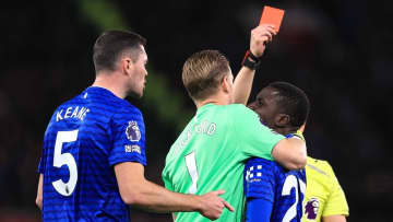 「お詫びする」味方を顔面ビンタして一発退場…36歳スター選手が全関係者に謝罪