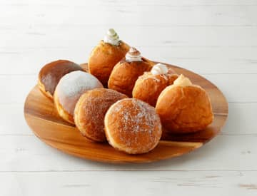 【ケーキ＆ブレッド 枚方グーテ】SNSで話題沸騰の「プレミアム生ドーナツ」が、ついに11月27日(木)店舗限定で販売開始！　驚くほどに軽やかな口当たり。とろけるような「ふわとろ」生地が特長の、新感覚プレミアム生ドーナツ。