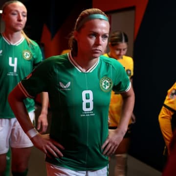 首に腕を回してぶっ倒す！ 英女子リーグ杯で「WWE風」なファイトにファン唖然「思っていたよりひどい」「衝撃的」