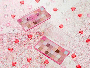 キャンメイク40周年！全32色の豪華「スーパーかわいい！パレット」アイパレット登場