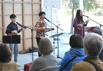 ウクレレ、癒やしの音色　日立でコンサート　茨城