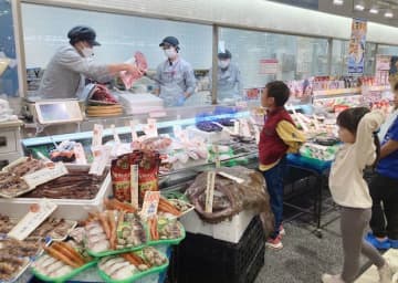 イオン 人気の青森フェアに人だかり 近畿中四国116店で