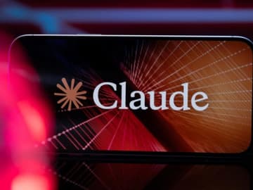 Anthropic、最上位AI「Claude Opus 4.5」発表　コーディングとオフィス作業を効率化