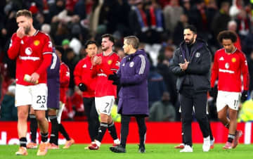 味方殴打で早々に退場者を出したエバートンに敗れる…マンU指揮官が伝えた理想に程遠い厳しい現実「負けるのは当然だ」