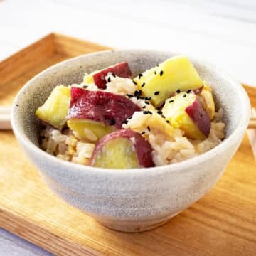 【さつまいもあるならコレ一択！】「気づいたらおかわりしてた…」切り餅で作る♡もっちもち中華風おこわ