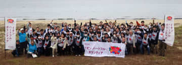 イオングループ113人が力合わせ三重県で海岸清掃 「考えるきっかけに」