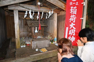 捜し物、拝むと見つかる？　埼玉・ときがわ、山間集落の越沢稲荷　あつい信仰「御利益は抜群」