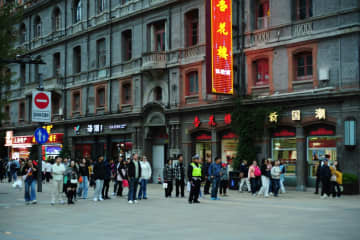 スマホで「ワンタッチ免税」、中国でのショッピングが訪中旅行の新トレンドに