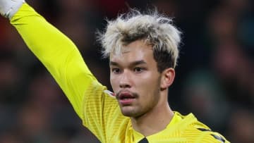 「モンスター級セーブ」「独リーグ最強GKのひとりになれる」日本人の母を持つ21歳逸材、日本代表DFら同僚が絶賛