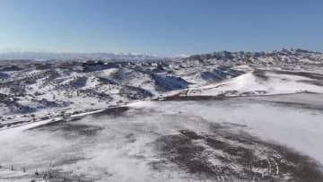 家畜25万頭が冬季牧場へ移動を開始　中国・新疆ジェミナイ県