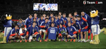 “スーツずぶ濡れ”でも「もっときて！」森保一監督は「選手から愛されてる」「世界一の人間力」サッカー日本代表の舞台裏が話題