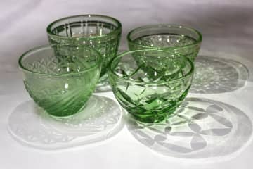 神奈川・厚木の新名産に「七沢切子」開発　地元の石を使って廃棄ガラスに緑の輝き