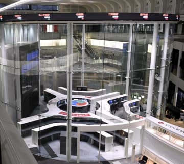 東証、午前終値4万8815円　一時500円高、米国株高を好感