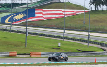 【タイヤレビュー】第5世代となるピレリの最新「P ZERO」、高いグリップを持ちながらおどろくほどの快適性