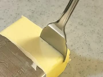 トーストにバターを塗る時は？　バターナイフではなく…「便利すぎて笑った」