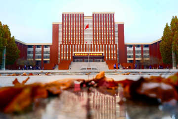 秋から冬へ、楊村第一中学の風景　天津市