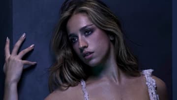 テイト・マクレー、最新アルバムのデラックス版となる『SO CLOSE TO WHAT??? (deluxe)』をリリース