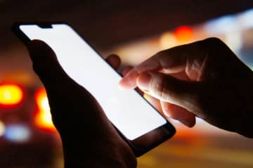 人気YouTuber、妻と子どもを盗撮した動画を投稿され激怒　「もう頭ヤバいやん」