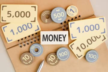 近所のコンビニに「小銭からお札への“逆両替”大歓迎」との張り紙が。普通は“手数料”がかかると思うのですが、なにかお店に「メリット」があるのでしょうか？