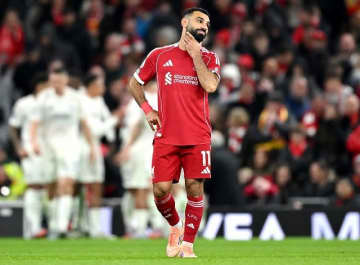 「新契約が必要な時しか発言しない」リバプール伝説OBが大エースの“沈黙”を痛烈批判！「いつもファン・ダイク。他にいないのか？」