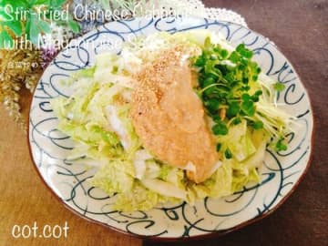 食べる直前でソースをかけて。白菜炒めマヨソースかけ