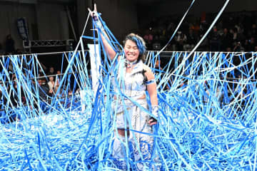 加藤園子、涙と笑顔の引退!“青き龍”が聖地・後楽園で30年の激闘に幕!!宿敵・尾崎魔弓が卒業証書「お前ほど長く私の敵だった奴はいなかった」