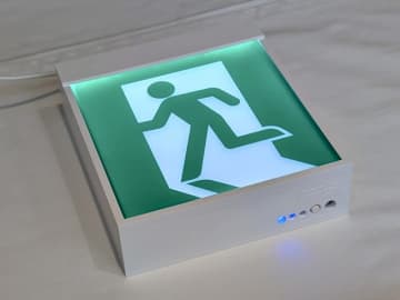 消防点検の待機時間「20分→0分」に　パナソニックが誘導灯を刷新、人手不足に対応