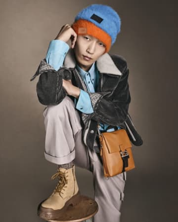 【FENDI新作】メゾンのDNAが光る革新バッグ登場！「フェンディ フラックス クロスボディ」が現代男性の日常を格上げ！