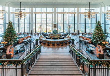 【ティファニーブルーに染まる】ウォルドーフ・アストリア大阪が「ティファニー」と夢のホリデーコラボ！限定アフタヌーンティーでNYの洗練を体験！