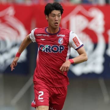 家族とチームを守れる漢に！ J１初参戦クラブで残留に尽力した27歳DFが入籍「人としてとても尊敬できる妻」と共に歩む