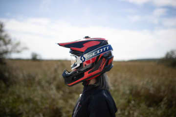 公道も林道もこれ1つ！　DFG「ACEヘルメット」1年使って分かった実力とは