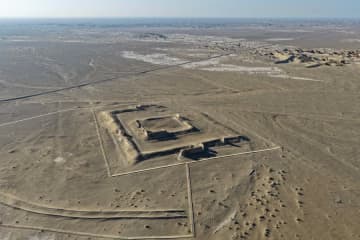 居延遺跡群を訪ねて　中国内モンゴル自治区