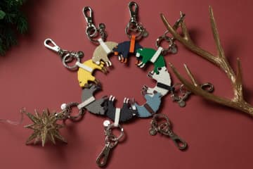 ブルックス ブラザーズ25年クリスマス、羊のレザーキーホルダー＆“サンタやツリー”刺繍のネクタイ