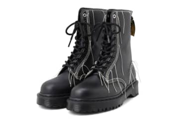 Y's×ドクターマーチンの10ホールブーツ、ステッチから“糸”が流れるレザーアッパー