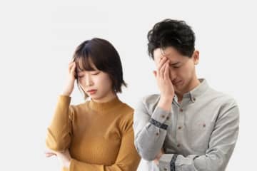 「親からの愛情不足で育った人」の特徴とは？愛情たっぷりに育てられた人との違い