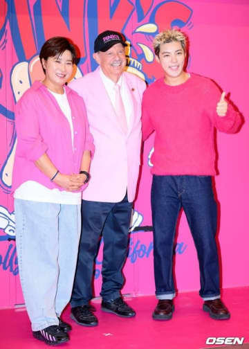 【PHOTO】LAの名物ホットドッグ店が韓国初上陸！KangNam＆パク・セリ「ピンクス・ホットドッグ」のオープンイベントに出席