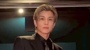 「渋谷にいたの！？」岩田剛典 夜の渋谷での“青春”ショット公開！ピンクニット帽×サングラスでのアーティスティックな姿に「遭遇したい」「イケイケで最高」