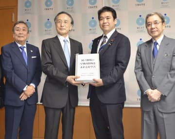 人間国宝が早期開場要望　国立劇場の再整備