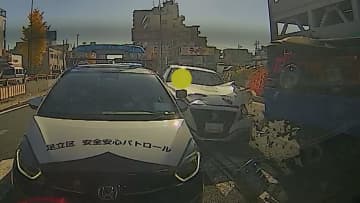 11人死傷ひき逃げ「神奈川の山の方に行きたいと思った」逮捕の男が供述　販売店から一時停止せずに車道に出る様子が防犯カメラに