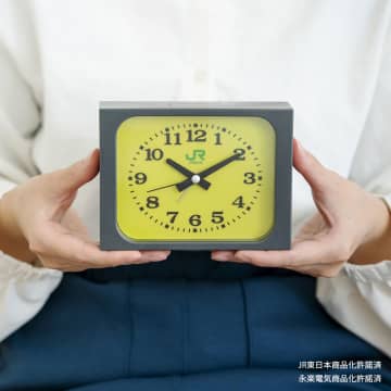 JR東日本「みどりの駅時計」がアラームクロックに！　けたたましく鳴り響く“本物の発車ベル音”を搭載