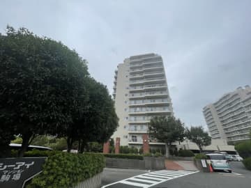 シーアイマンション駒場A棟 13階｜「池尻大橋」駅徒歩11分。緑と文化が薫る駒場で、穏やかな都心暮らし。最上階南東向きで陽当たり・眺望良好。専用トランクルーム付き