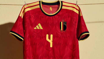 ベルギー代表、2026W杯ユニフォーム登場！“悪魔ロゴ”は「小便小僧」へのオマージュ