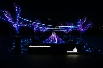 品川シーズンテラス25年冬イルミネーション、宇宙と星屑がテーマの幻想的な光