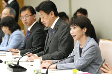首相「賃上げ定着に協力を」　政労使会議を初開催