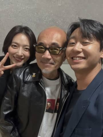 竹中直人＆笠松将らと笑顔！「復讐代行人3～模範タクシー～」で共演した日韓俳優の記念ショットが話題