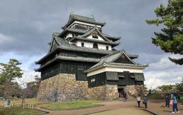 国宝の松江城天守、大規模改修へ　27年度から3年間、14億円