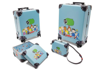 グローブ・トロッター「ピーナッツ」スヌーピーを描くパステルブルーの限定スーツケース